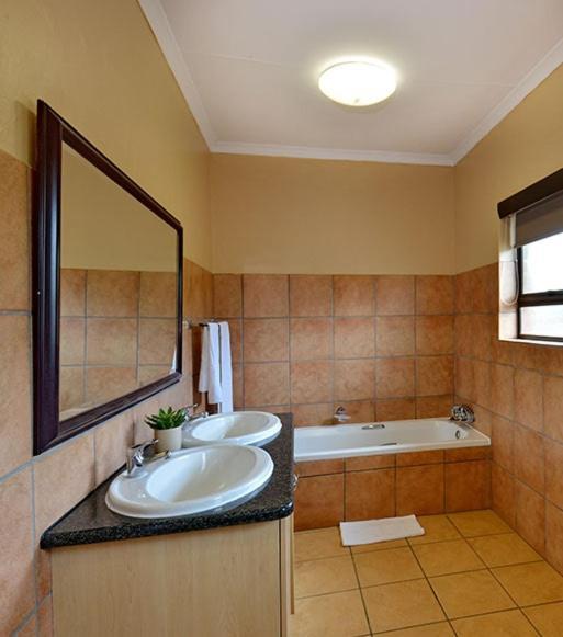 Monateng Safari Lodge Wallmannstal Екстер'єр фото